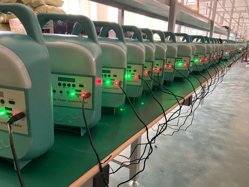 12W 태양광 패널 시스템 4 LED 전구 휴대용 태양광 발전 조명 시스템 키트