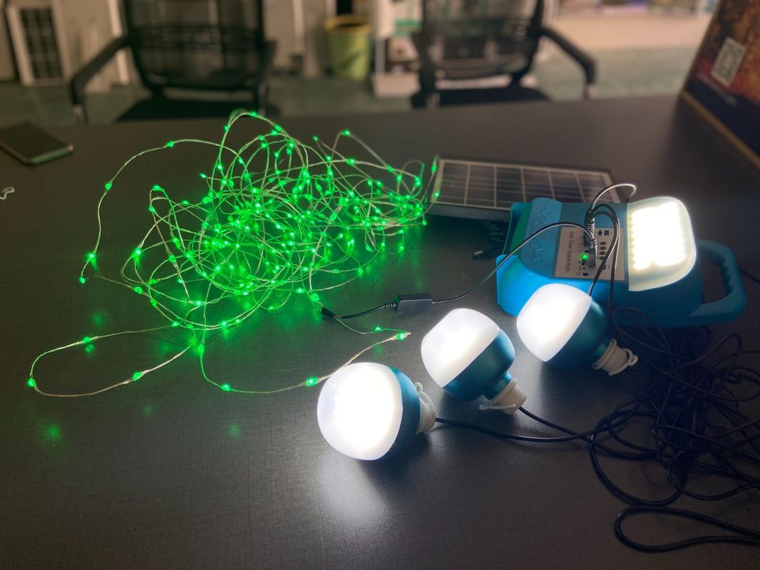 12W 태양광 패널 시스템 4 LED 전구 휴대용 태양광 발전 조명 시스템 키트
